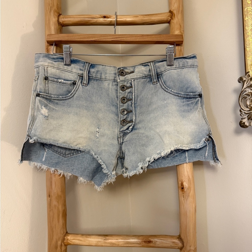 Free People Runaway Cutoff Denim Jean Distressed Shorts, Size 27 - Picture 1 of 6
